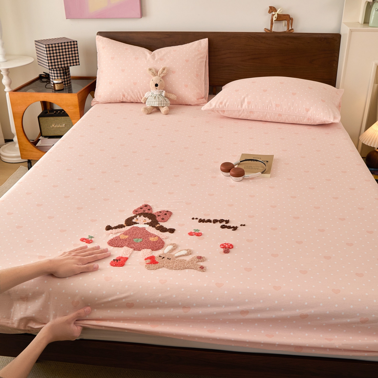 91家纺网 家纺一手货源 找家纺 倾慕家纺 2026新款A类全棉毛巾绣系列单床笠 床笠小兔女孩