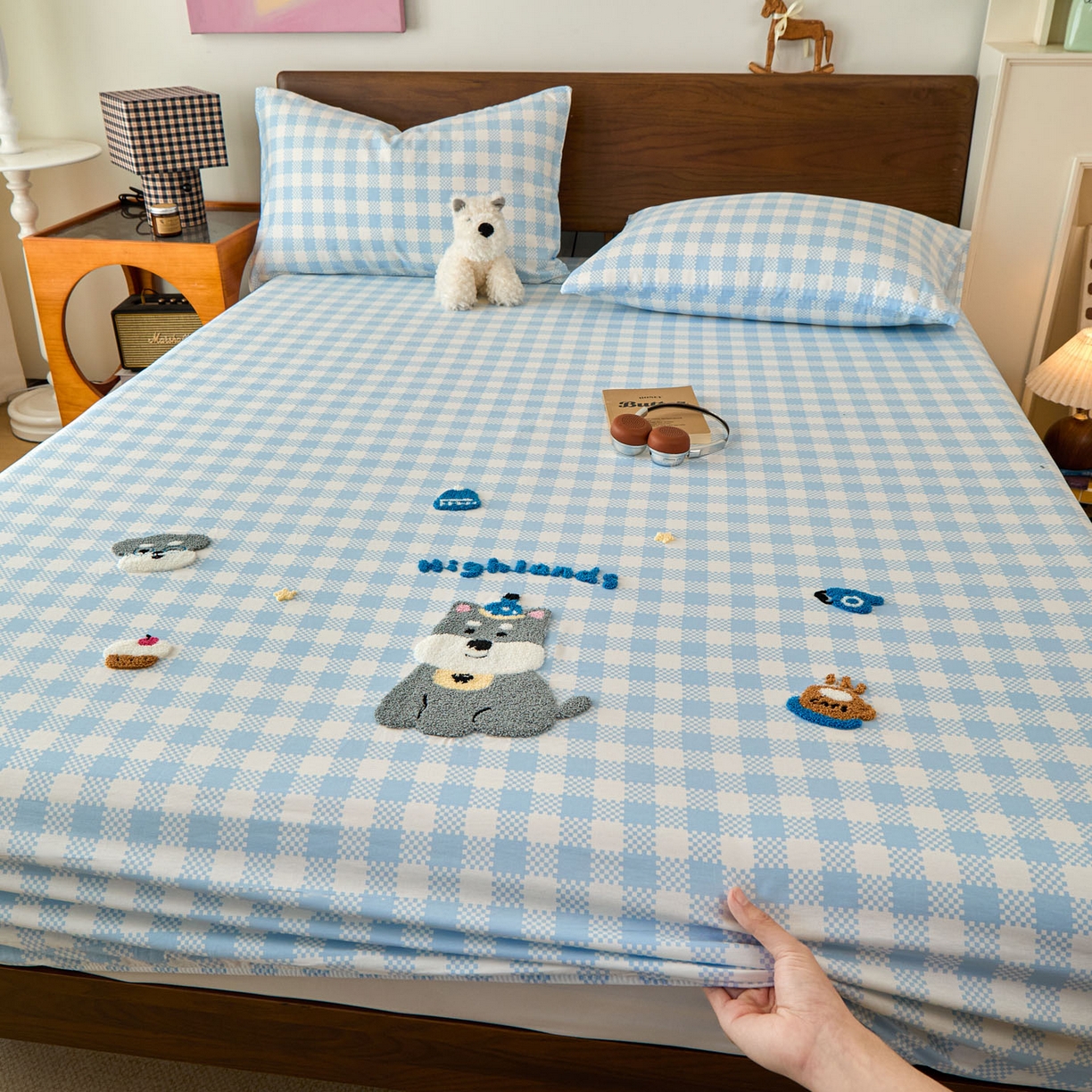 91家纺网 家纺一手货源 找家纺 倾慕家纺 2026新款A类全棉毛巾绣系列单床笠 床笠格子小狗