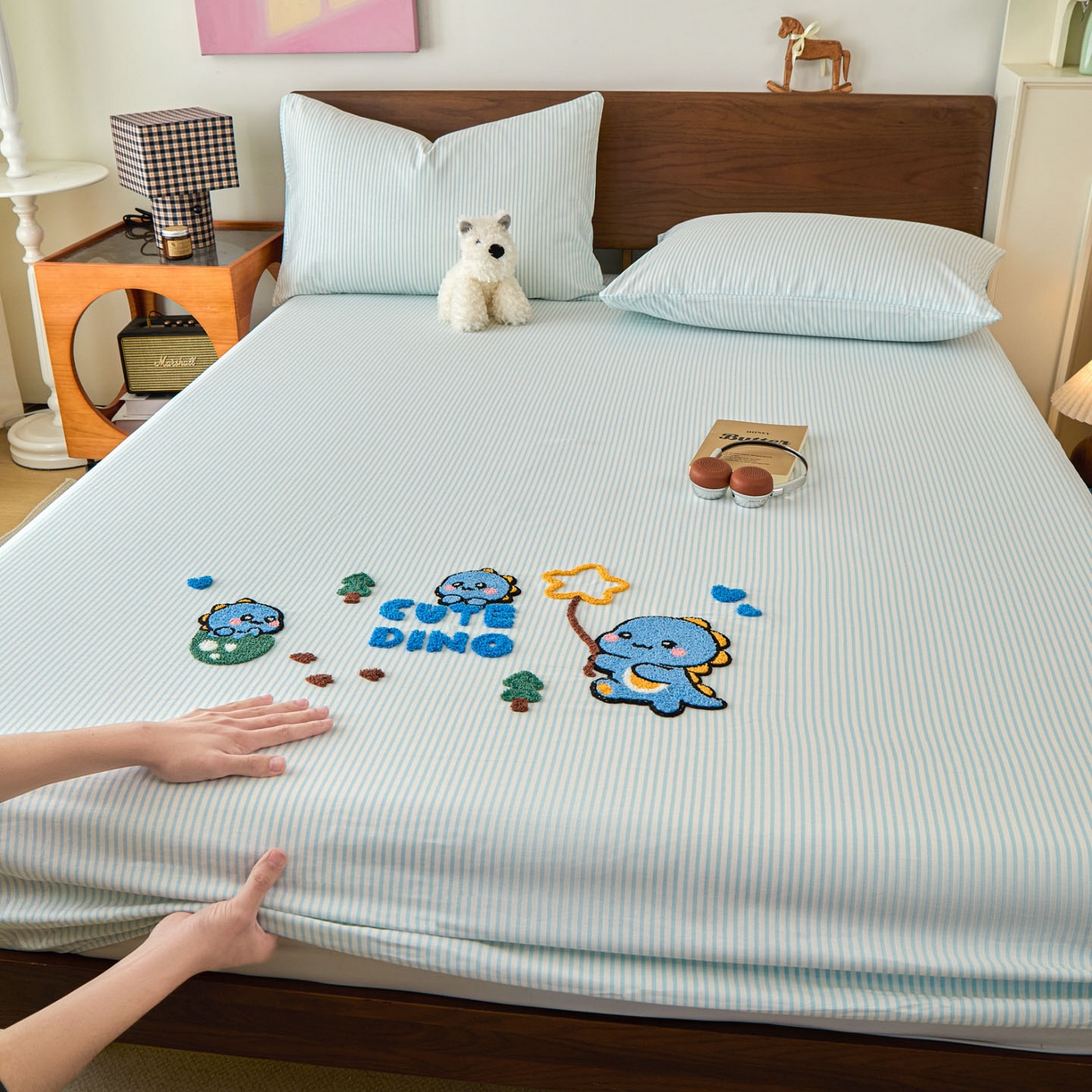 91家纺网 家纺一手货源 找家纺 倾慕家纺 2026新款A类全棉毛巾绣系列单床笠 床笠小树恐龙