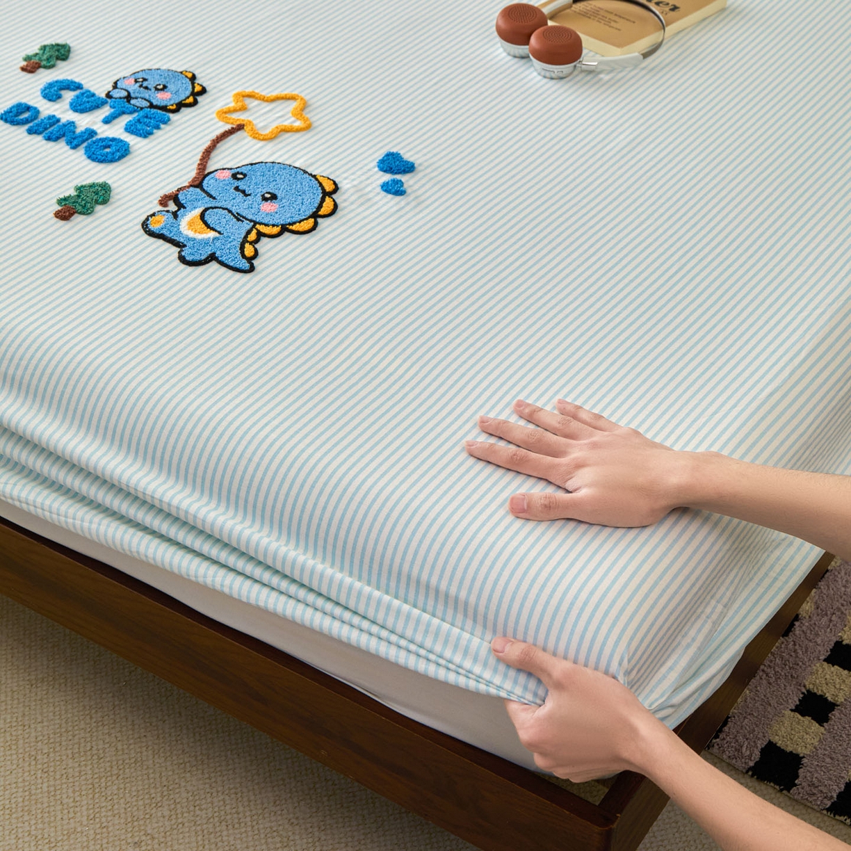 91家纺网 家纺一手货源 找家纺 倾慕家纺 2026新款A类全棉毛巾绣系列单床笠 床笠小树恐龙