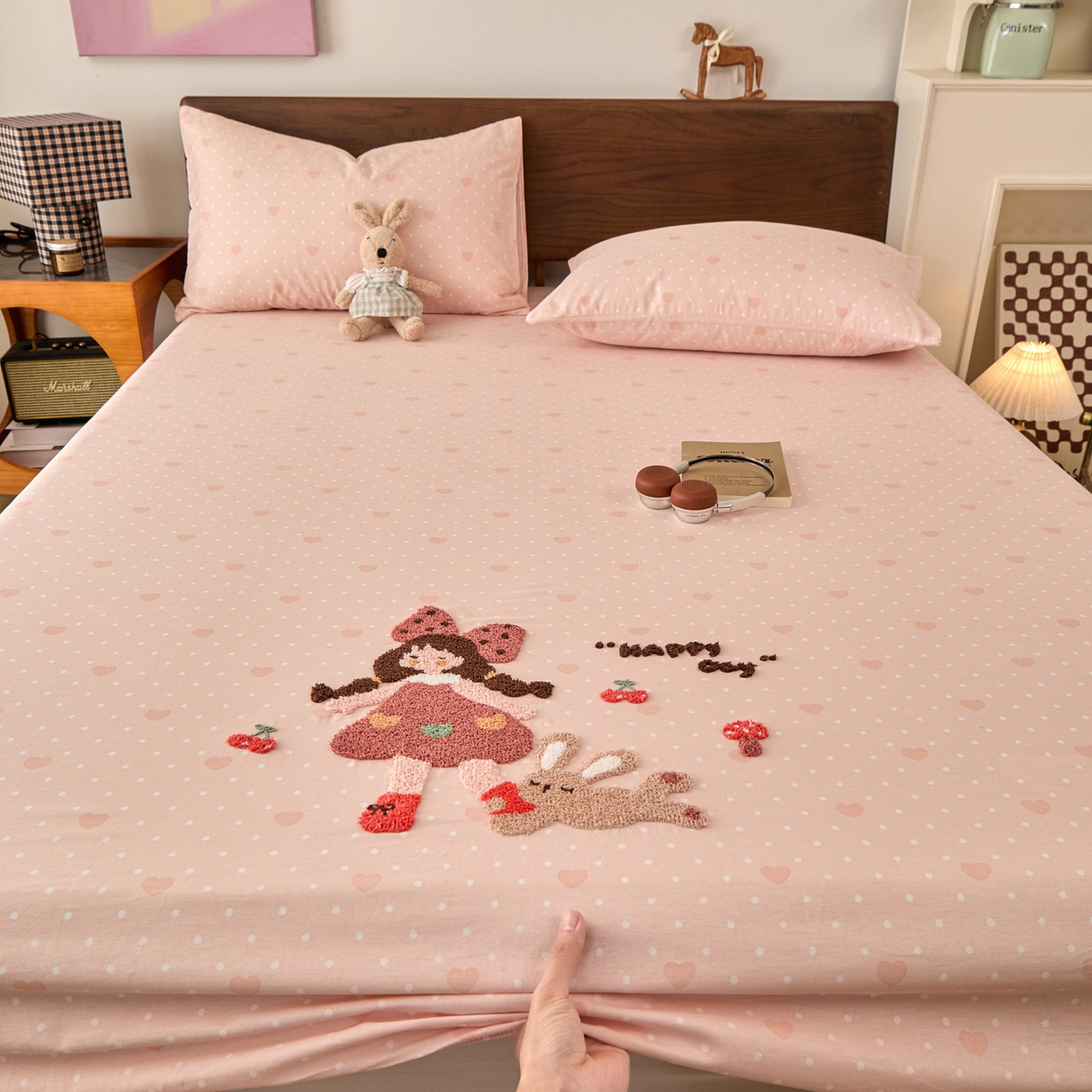 91家纺网 家纺一手货源 找家纺 倾慕家纺 2026新款A类全棉毛巾绣系列单床笠 床笠小兔女孩