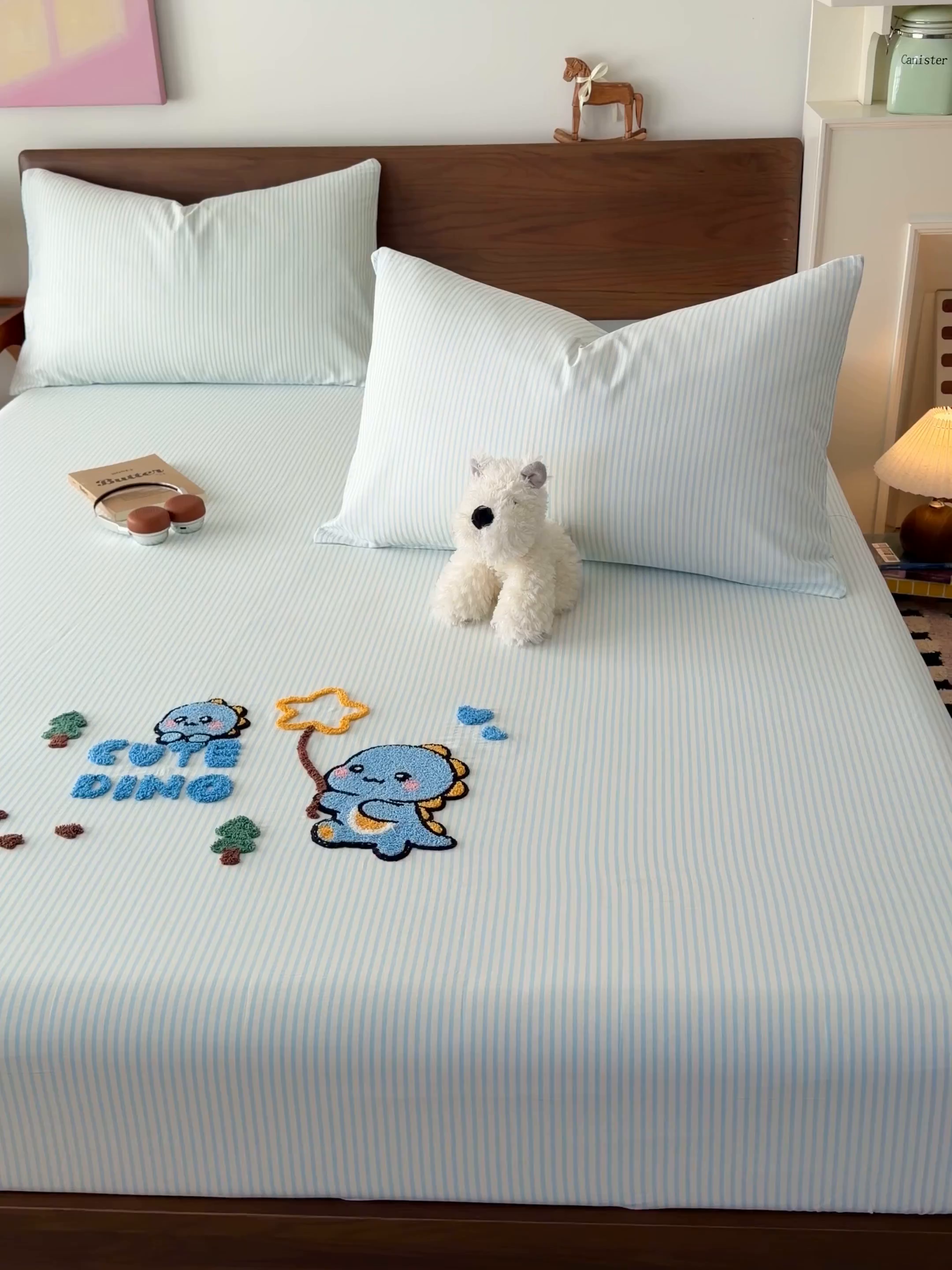 91家纺网 家纺一手货源 找家纺 倾慕家纺 2026新款A类全棉毛巾绣系列单床笠 床笠小树恐龙