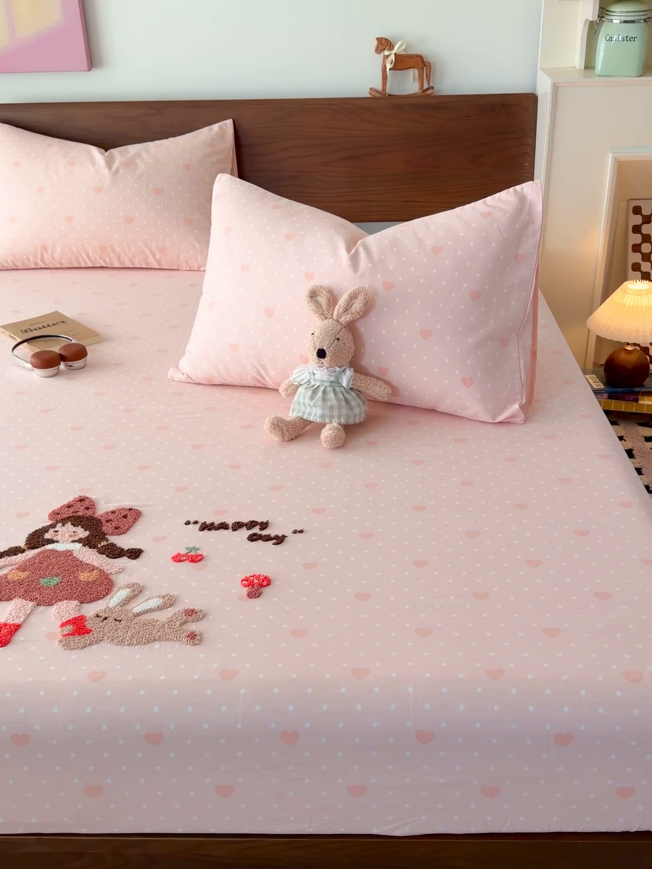 91家纺网 家纺一手货源 找家纺 倾慕家纺 2026新款A类全棉毛巾绣系列单床笠 床笠小兔女孩