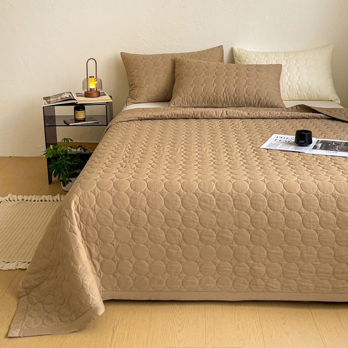 91家纺网 家纺一手货源 找家纺 橙子家居   2026年新款韩系云朵泡芙纯色水洗棉花床盖三件套 云朵泡芙-焦糖色