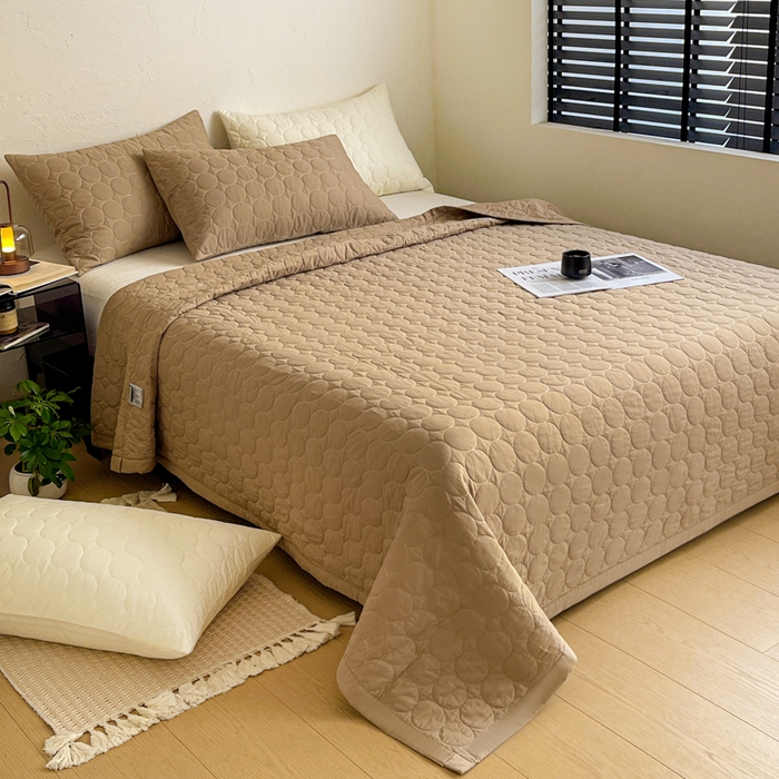 91家纺网 家纺一手货源 找家纺 橙子家居   2026年新款韩系云朵泡芙纯色水洗棉花床盖三件套 云朵泡芙-焦糖色