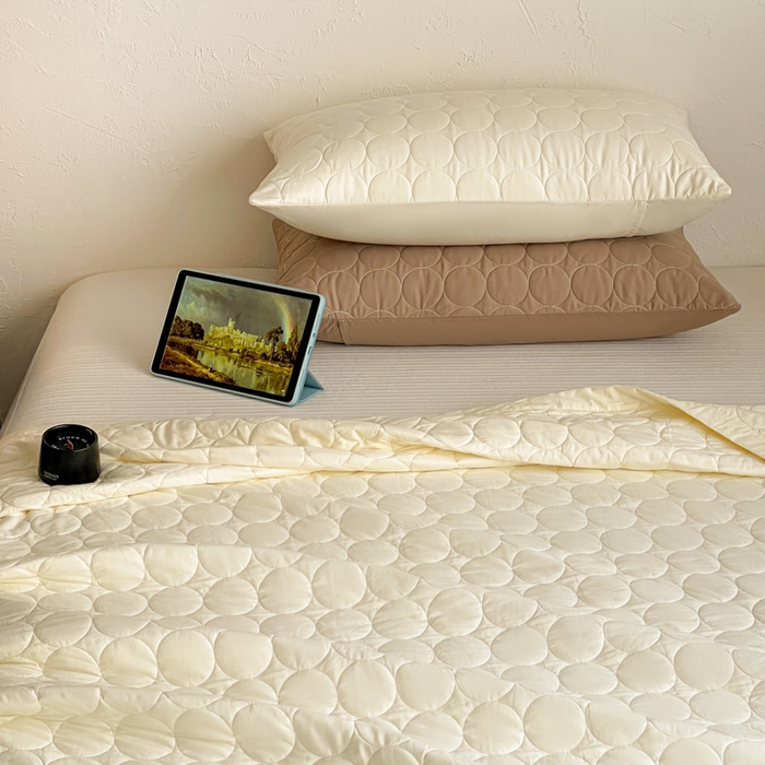 91家纺网 家纺一手货源 找家纺 橙子家居   2026年新款韩系云朵泡芙纯色水洗棉花床盖三件套 云朵泡芙-奶油黄