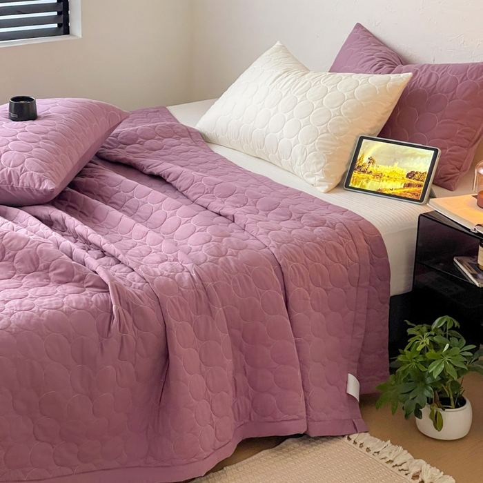 91家纺网 家纺一手货源 找家纺 橙子家居   2026年新款韩系云朵泡芙纯色水洗棉花床盖三件套 云朵泡芙-芋泥紫