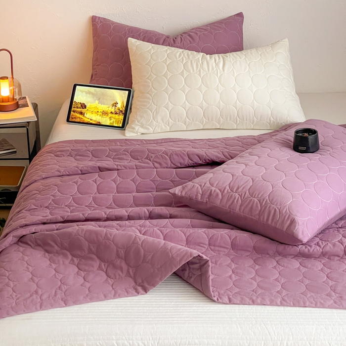 91家纺网 家纺一手货源 找家纺 橙子家居   2026年新款韩系云朵泡芙纯色水洗棉花床盖三件套 云朵泡芙-芋泥紫