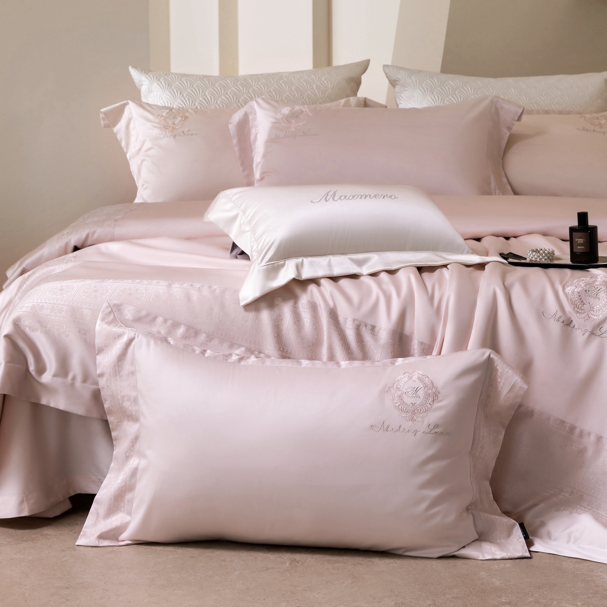 91家纺网 家纺一手货源 找家纺 馨蕊家居 2026新款100S全棉纯棉高定高精密刺绣四件套-赫本【淘宝 / 劵后控价：不低于 418/438】 高精密赫本-蔷薇粉