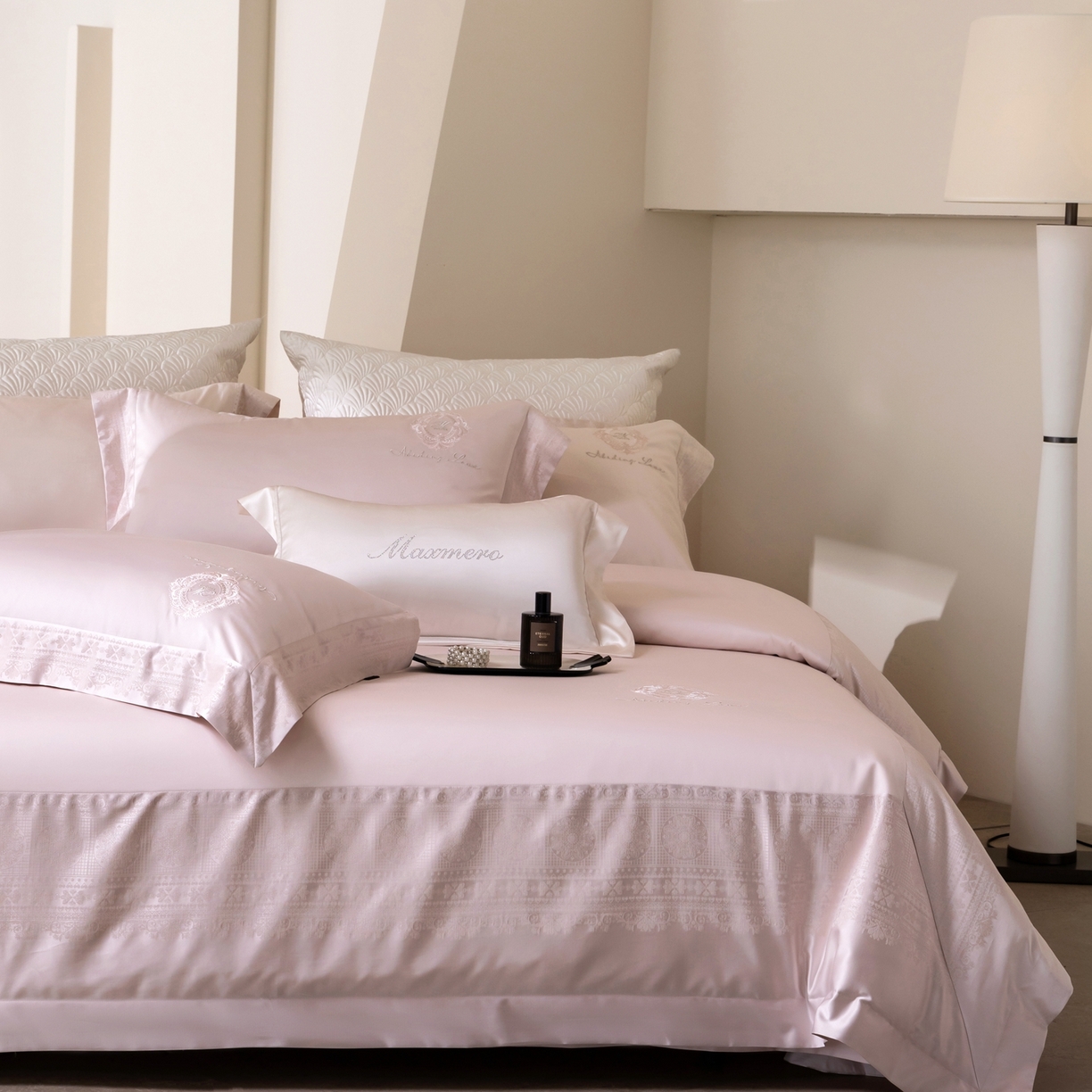 91家纺网 家纺一手货源 找家纺 馨蕊家居 2026新款100S全棉纯棉高定高精密刺绣四件套-赫本【淘宝 / 劵后控价：不低于 418/438】 高精密赫本-蔷薇粉