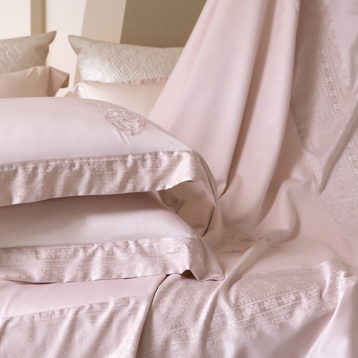 91家纺网 家纺一手货源 找家纺 馨蕊家居 2026新款100S全棉纯棉高定高精密刺绣四件套-赫本【淘宝 / 劵后控价：不低于 418/438】 高精密赫本-蔷薇粉