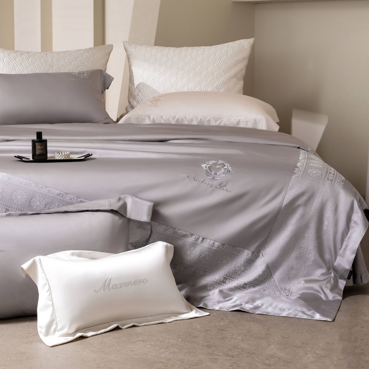 91家纺网 家纺一手货源 找家纺 馨蕊家居 2026新款100S全棉纯棉高定高精密刺绣四件套-赫本【淘宝 / 劵后控价：不低于 418/438】 高精密赫本-高级灰