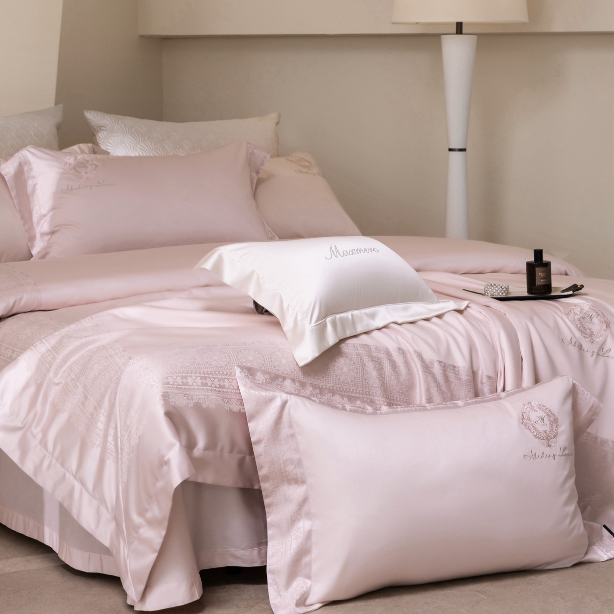 91家纺网 家纺一手货源 找家纺 馨蕊家居 2026新款100S全棉纯棉高定高精密刺绣四件套-赫本【淘宝 / 劵后控价：不低于 418/438】 高精密赫本-蔷薇粉