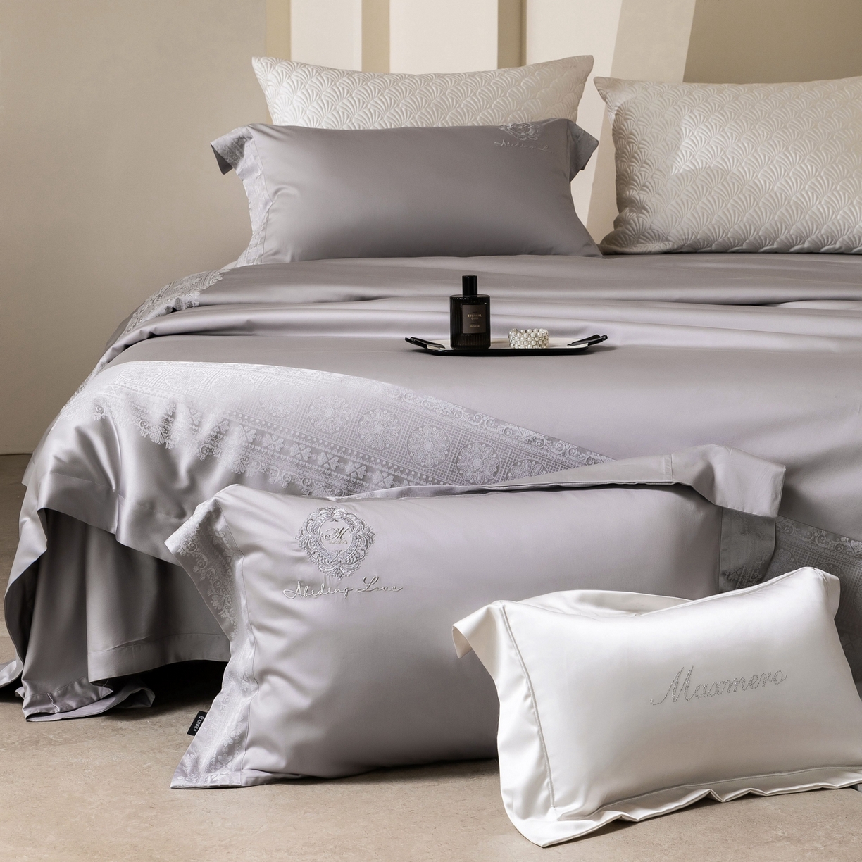 91家纺网 家纺一手货源 找家纺 馨蕊家居 2026新款100S全棉纯棉高定高精密刺绣四件套-赫本【淘宝 / 劵后控价：不低于 418/438】 高精密赫本-高级灰