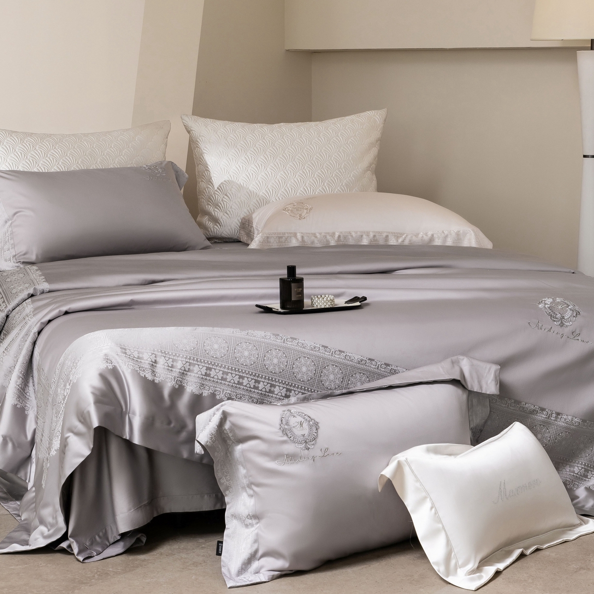 91家纺网 家纺一手货源 找家纺 馨蕊家居 2026新款100S全棉纯棉高定高精密刺绣四件套-赫本【淘宝 / 劵后控价：不低于 418/438】 高精密赫本-高级灰