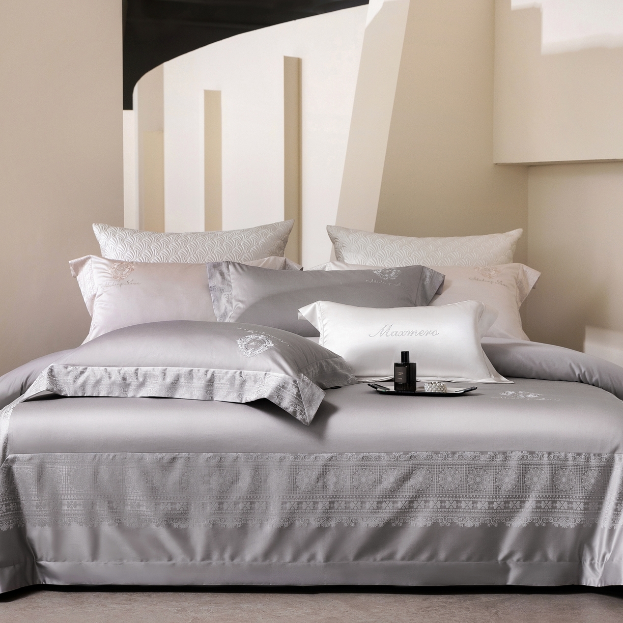 91家纺网 家纺一手货源 找家纺 馨蕊家居 2026新款100S全棉纯棉高定高精密刺绣四件套-赫本【淘宝 / 劵后控价：不低于 418/438】 高精密赫本-高级灰