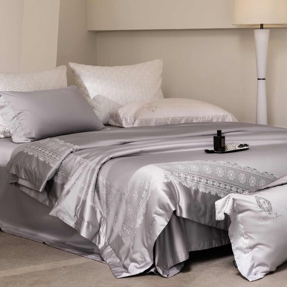 91家纺网 家纺一手货源 找家纺 馨蕊家居 2026新款100S全棉纯棉高定高精密刺绣四件套-赫本【淘宝 / 劵后控价：不低于 418/438】 高精密赫本-高级灰