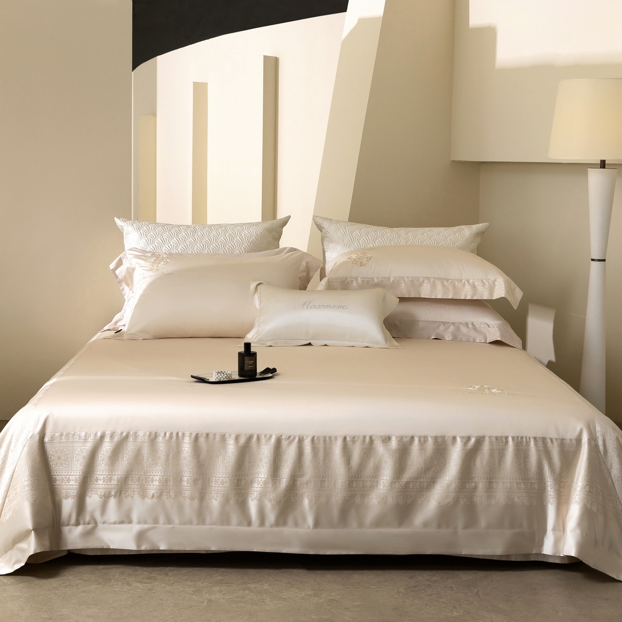 91家纺网 家纺一手货源 找家纺 馨蕊家居 2026新款100S全棉纯棉高定高精密刺绣四件套-赫本【淘宝 / 劵后控价：不低于 418/438】 高精密赫本-奶咖