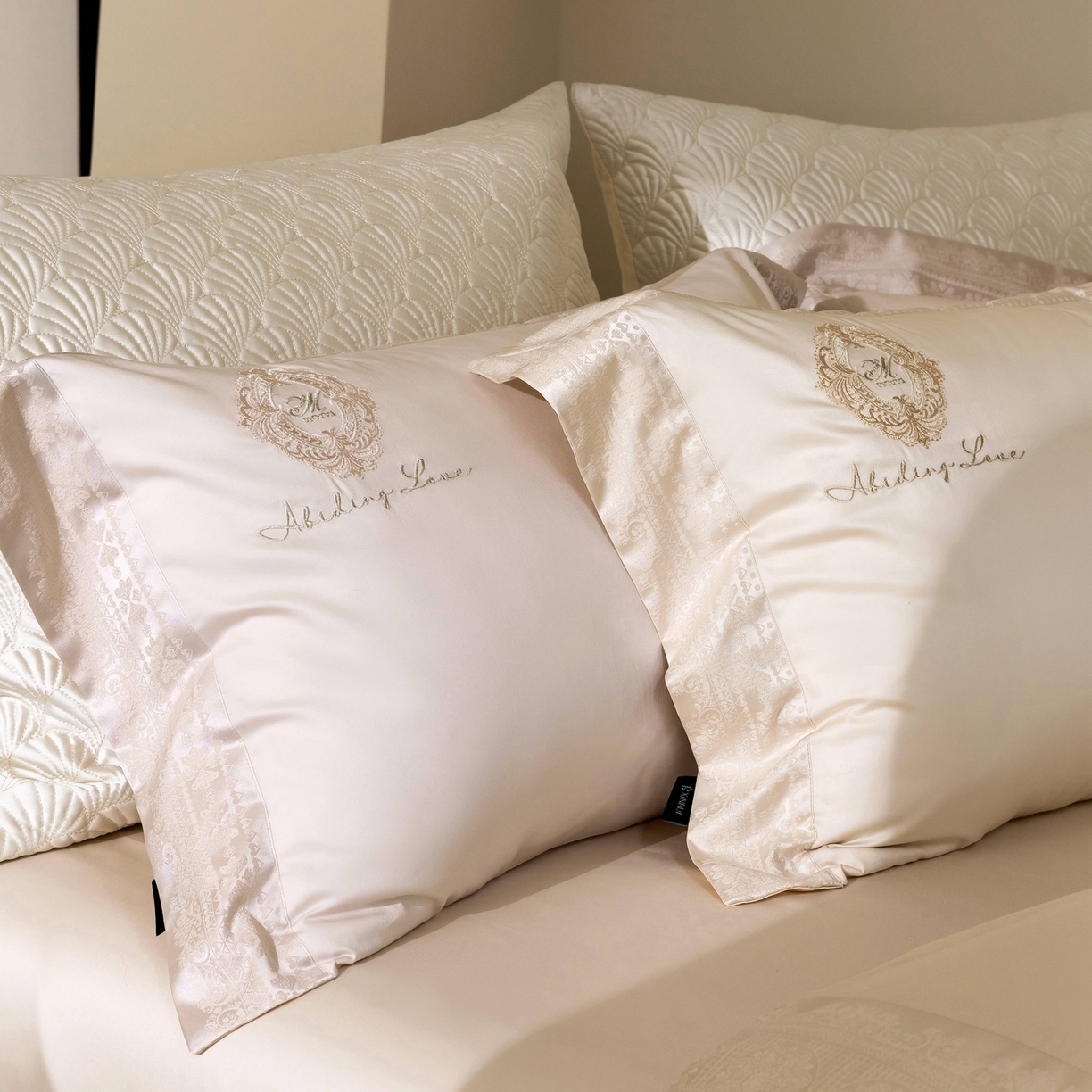 91家纺网 家纺一手货源 找家纺 馨蕊家居 2026新款100S全棉纯棉高定高精密刺绣四件套-赫本【淘宝 / 劵后控价：不低于 418/438】 高精密赫本-奶咖