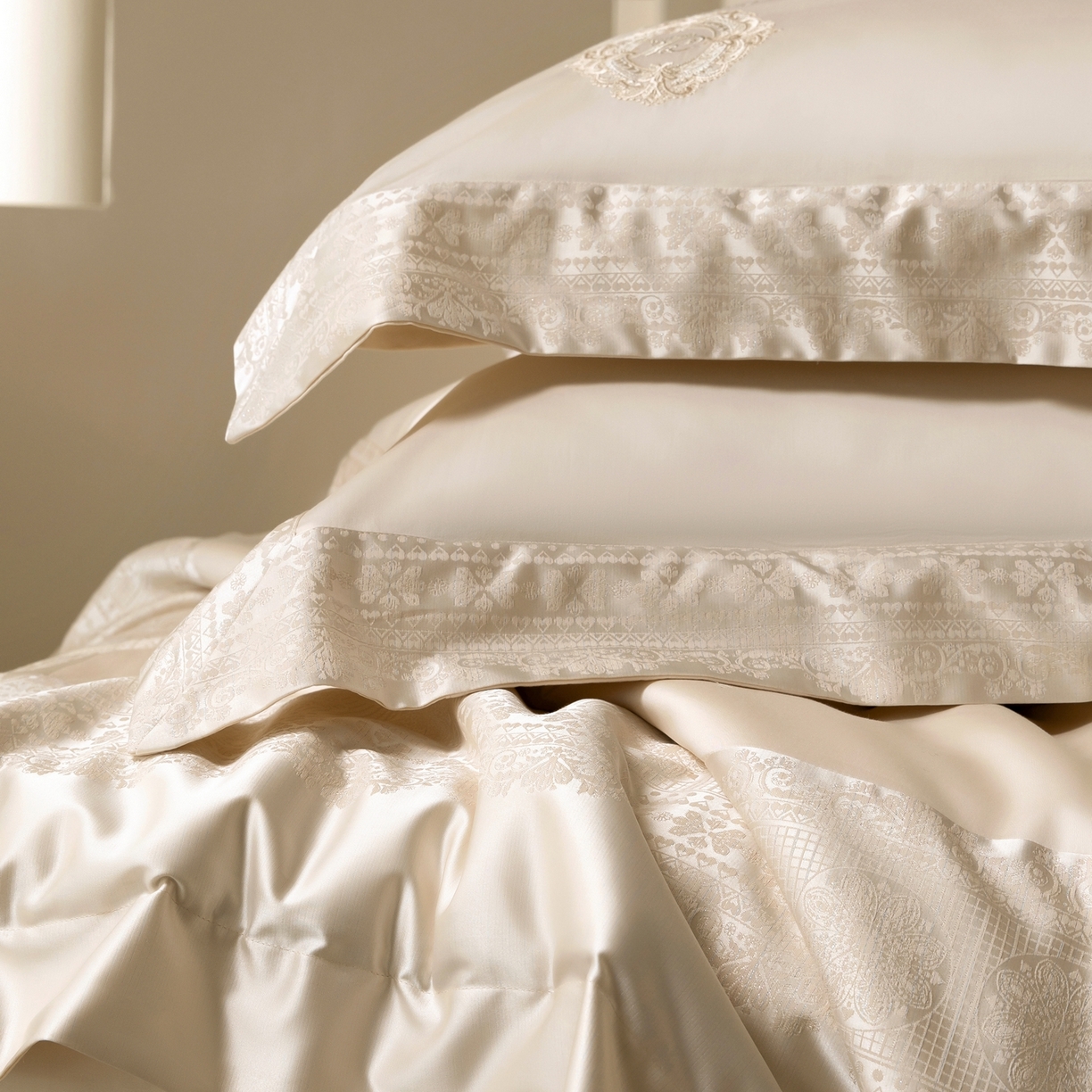 91家纺网 家纺一手货源 找家纺 馨蕊家居 2026新款100S全棉纯棉高定高精密刺绣四件套-赫本【淘宝 / 劵后控价：不低于 418/438】 高精密赫本-奶咖