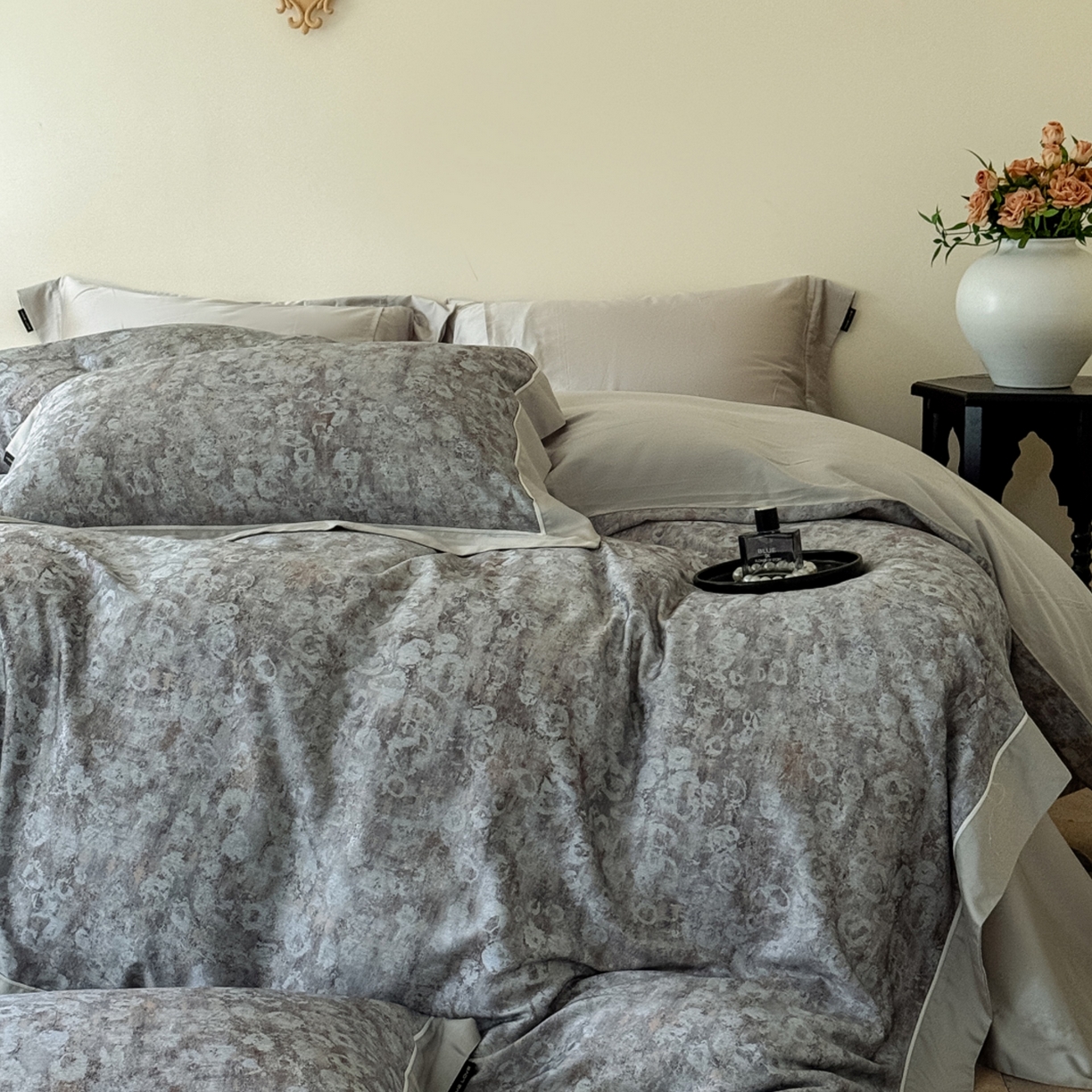 91家纺网 家纺一手货源 找家纺 （总）芯丝路家纺 2026新款进口天丝棉印花四件套（嵌线款）