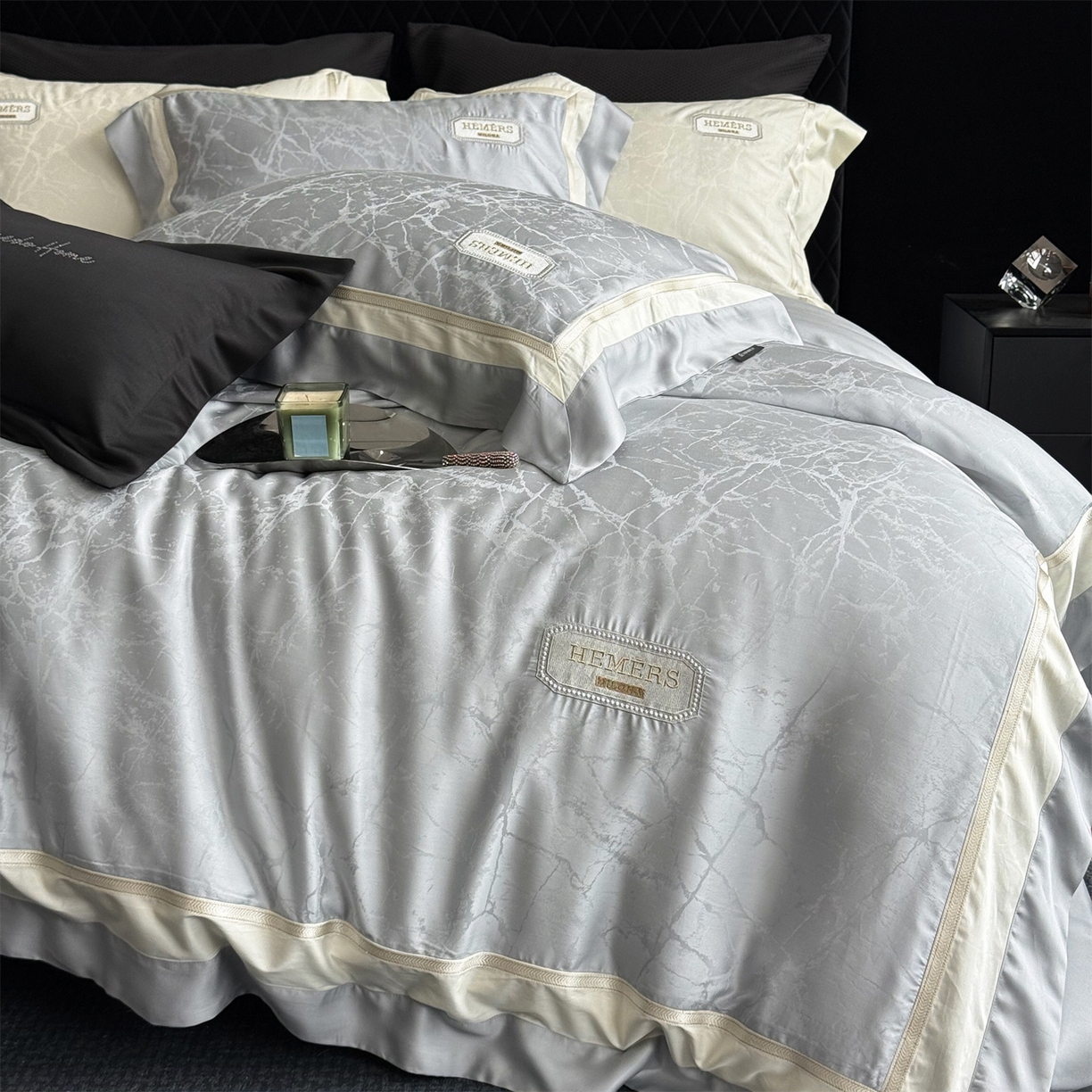 91家纺网 家纺一手货源 找家纺 馨蕊家居 2026新款100s高定高精密刺绣全棉四件套-云瑾【淘宝 / 劵后控价：不低于 338/358】 云瑾-高级灰