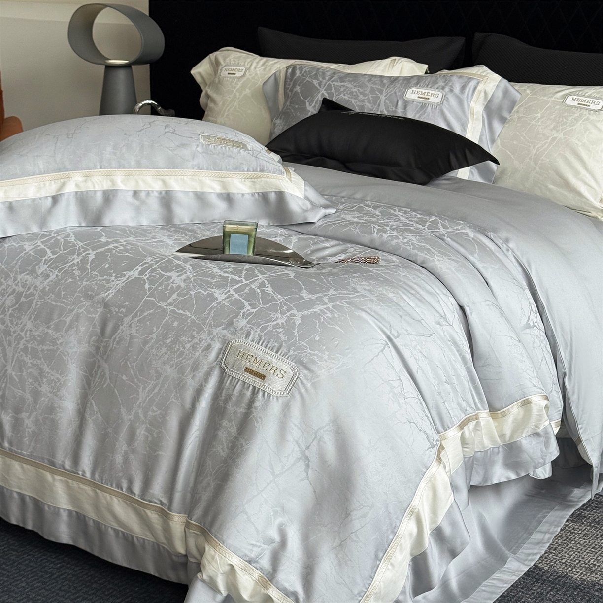 91家纺网 家纺一手货源 找家纺 馨蕊家居 2026新款100s高定高精密刺绣全棉四件套-云瑾【淘宝 / 劵后控价：不低于 338/358】 云瑾-高级灰