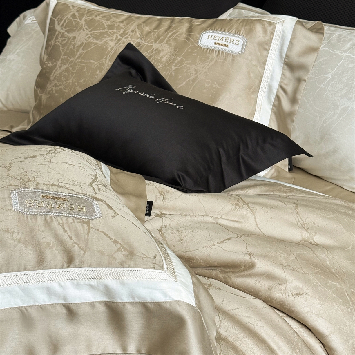 91家纺网 家纺一手货源 找家纺 馨蕊家居 2026新款100s高定高精密刺绣全棉四件套-云瑾【淘宝 / 劵后控价：不低于 338/358】 云瑾-灰湖绿