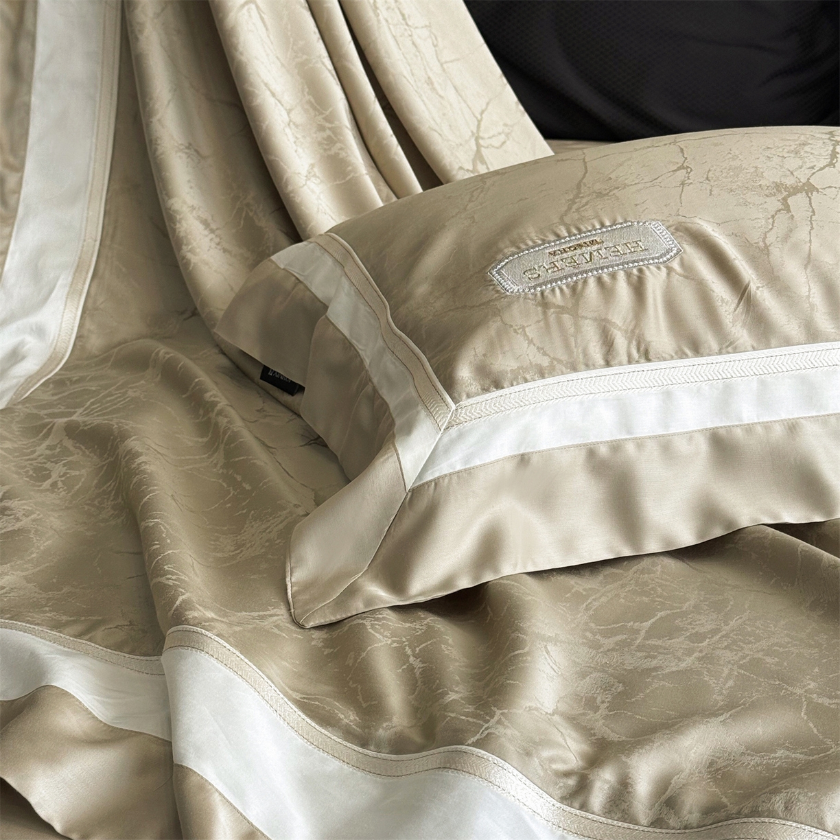 91家纺网 家纺一手货源 找家纺 馨蕊家居 2026新款100s高定高精密刺绣全棉四件套-云瑾【淘宝 / 劵后控价：不低于 338/358】 云瑾-灰湖绿