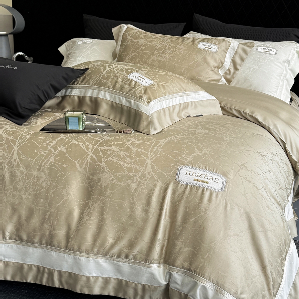 91家纺网 家纺一手货源 找家纺 馨蕊家居 2026新款100s高定高精密刺绣全棉四件套-云瑾【淘宝 / 劵后控价：不低于 338/358】 云瑾-灰湖绿