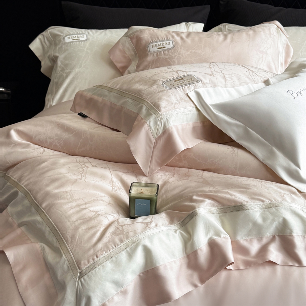 91家纺网 家纺一手货源 找家纺 馨蕊家居 2026新款100s高定高精密刺绣全棉四件套-云瑾【淘宝 / 劵后控价：不低于 338/358】 云瑾-蔷薇粉