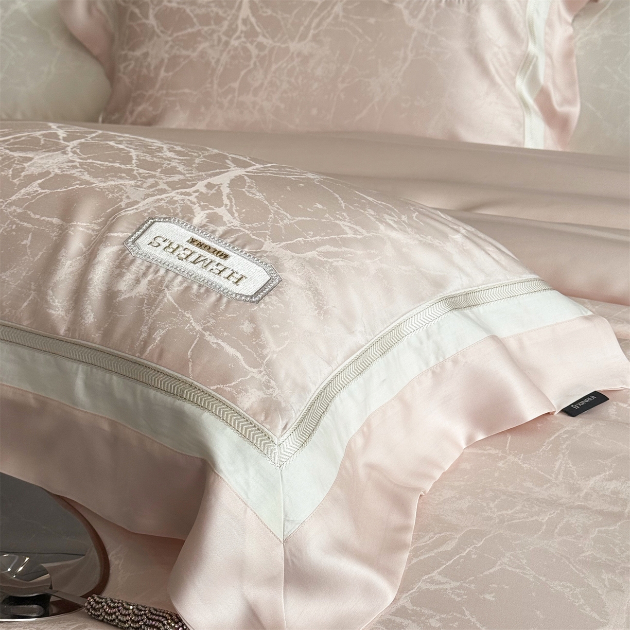 91家纺网 家纺一手货源 找家纺 馨蕊家居 2026新款100s高定高精密刺绣全棉四件套-云瑾【淘宝 / 劵后控价：不低于 338/358】 云瑾-蔷薇粉