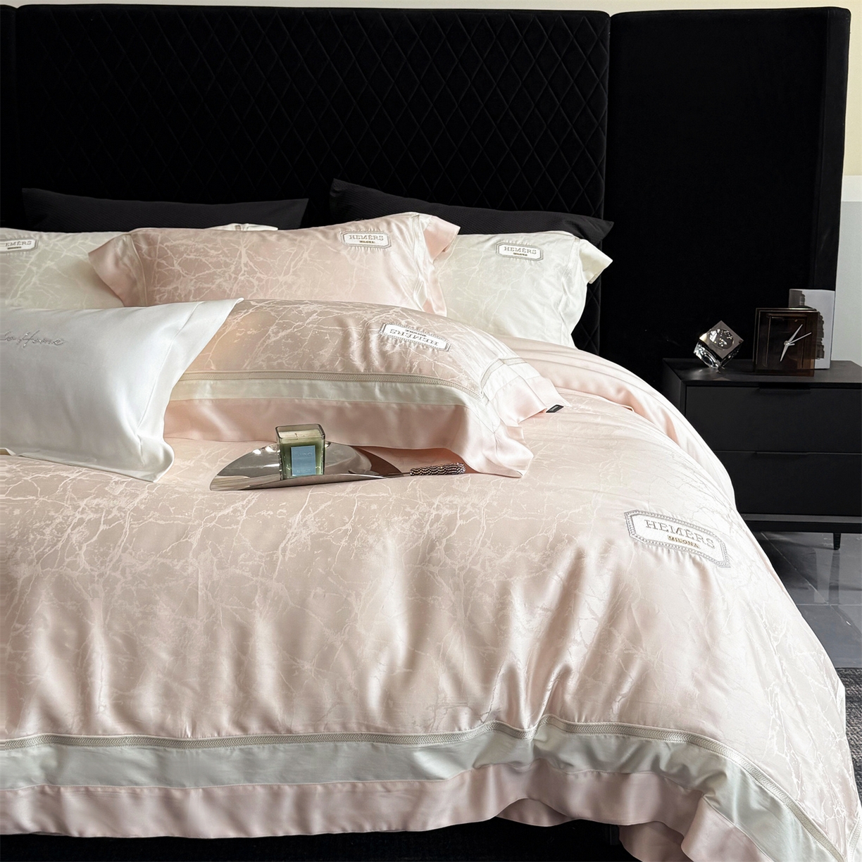 91家纺网 家纺一手货源 找家纺 馨蕊家居 2026新款100s高定高精密刺绣全棉四件套-云瑾【淘宝 / 劵后控价：不低于 338/358】 云瑾-蔷薇粉