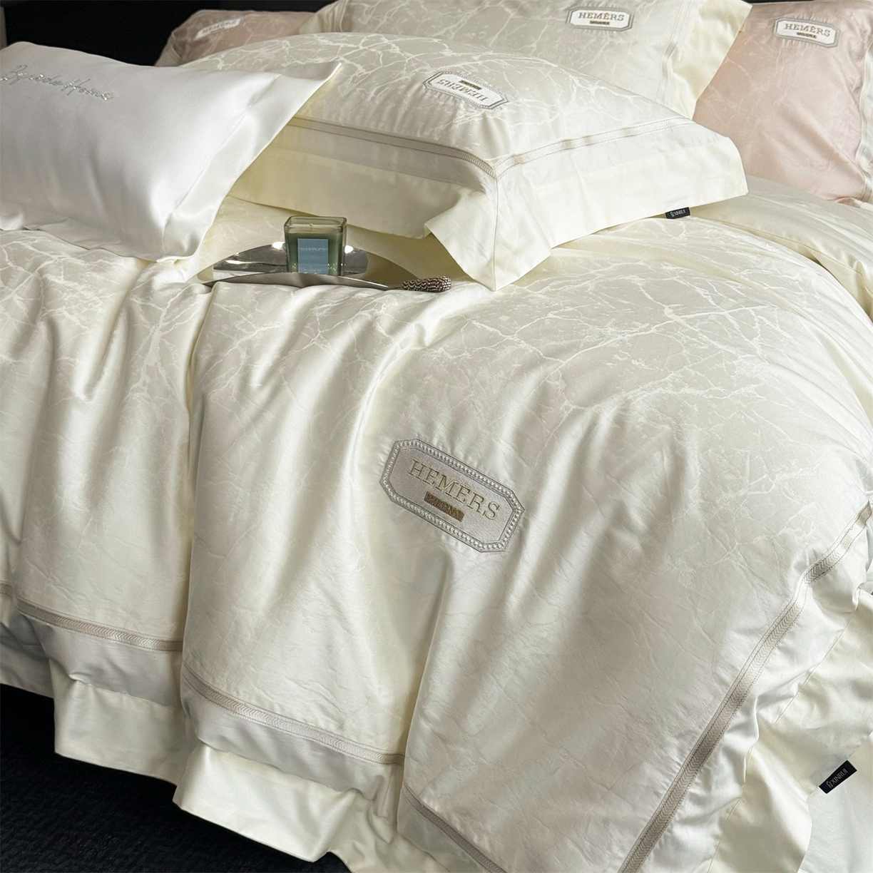 91家纺网 家纺一手货源 找家纺 馨蕊家居 2026新款100s高定高精密刺绣全棉四件套-云瑾【淘宝 / 劵后控价：不低于 338/358】 云瑾-元气白桃