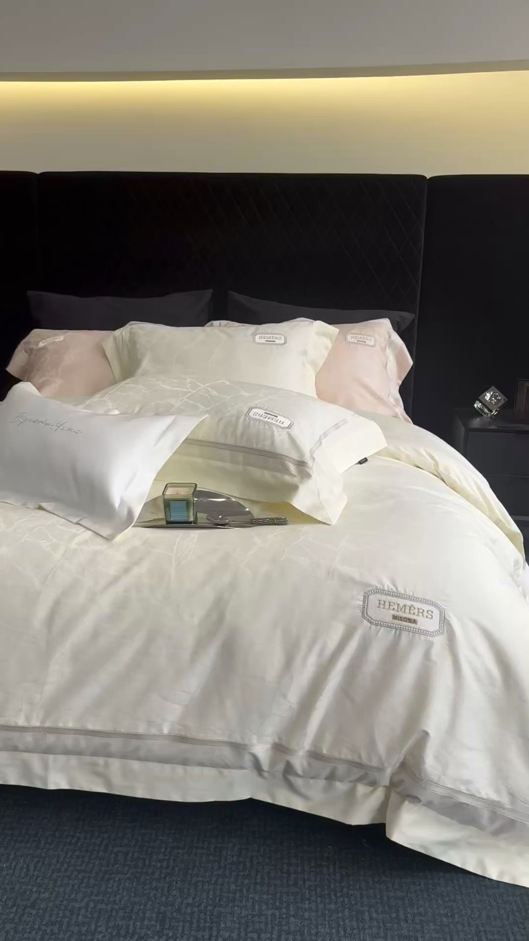 91家纺网 家纺一手货源 找家纺 馨蕊家居 2026新款100s高定高精密刺绣全棉四件套-云瑾【淘宝 / 劵后控价：不低于 338/358】 云瑾-元气白桃