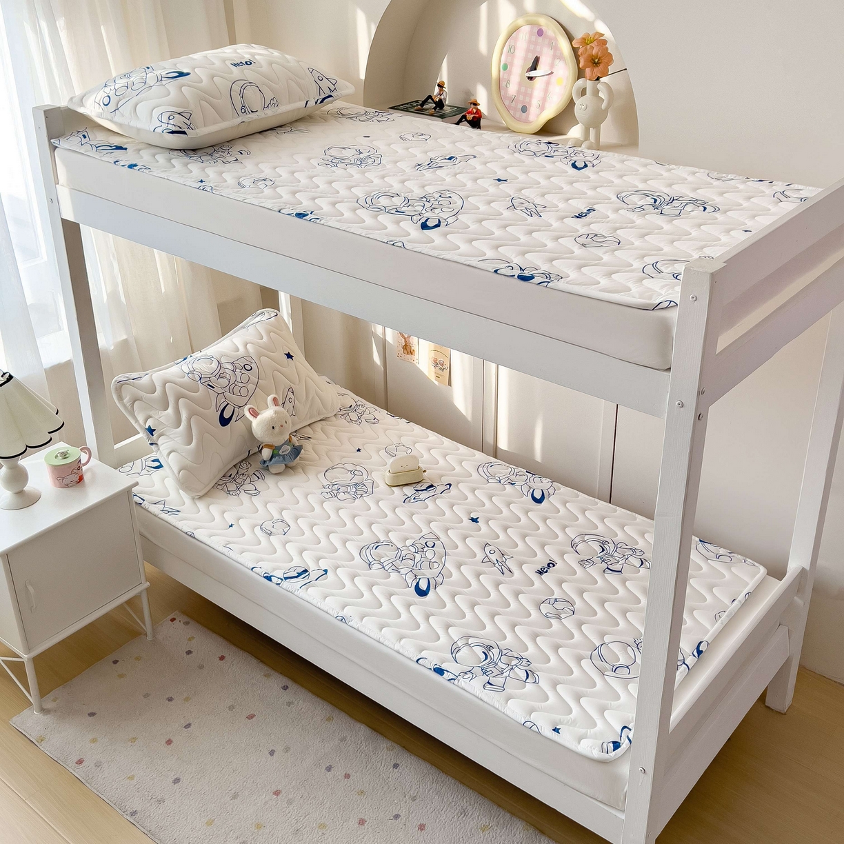 希廷顿 2026新款印花夹棉防水床垫学生款 太空人