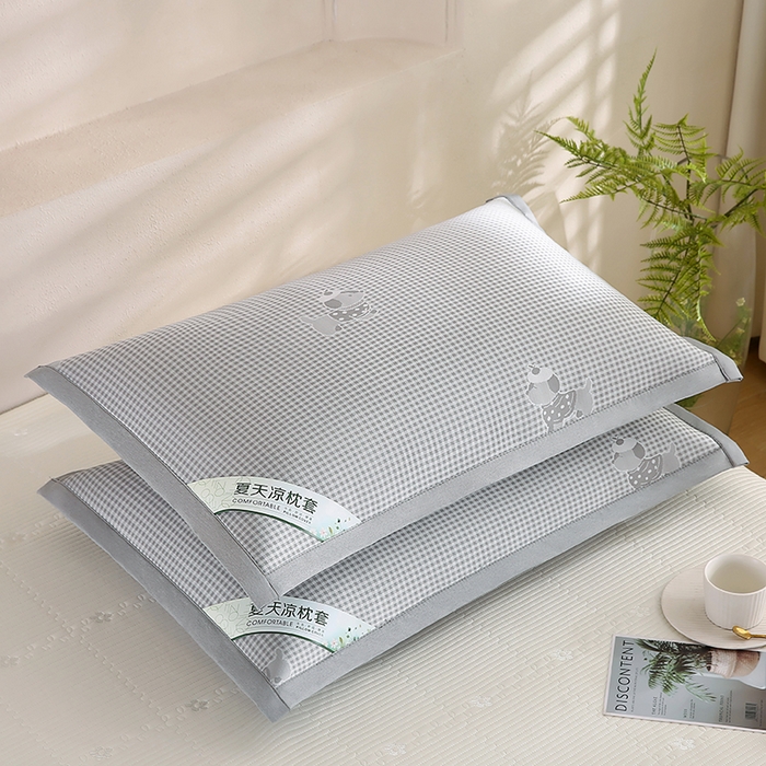91家纺网 家纺一手货源 找家纺 （总）小牛席业 2026新款腊肠狗格纹提花冰丝夏凉枕套单枕套枕套单件藤枕套竹枕套草席枕套