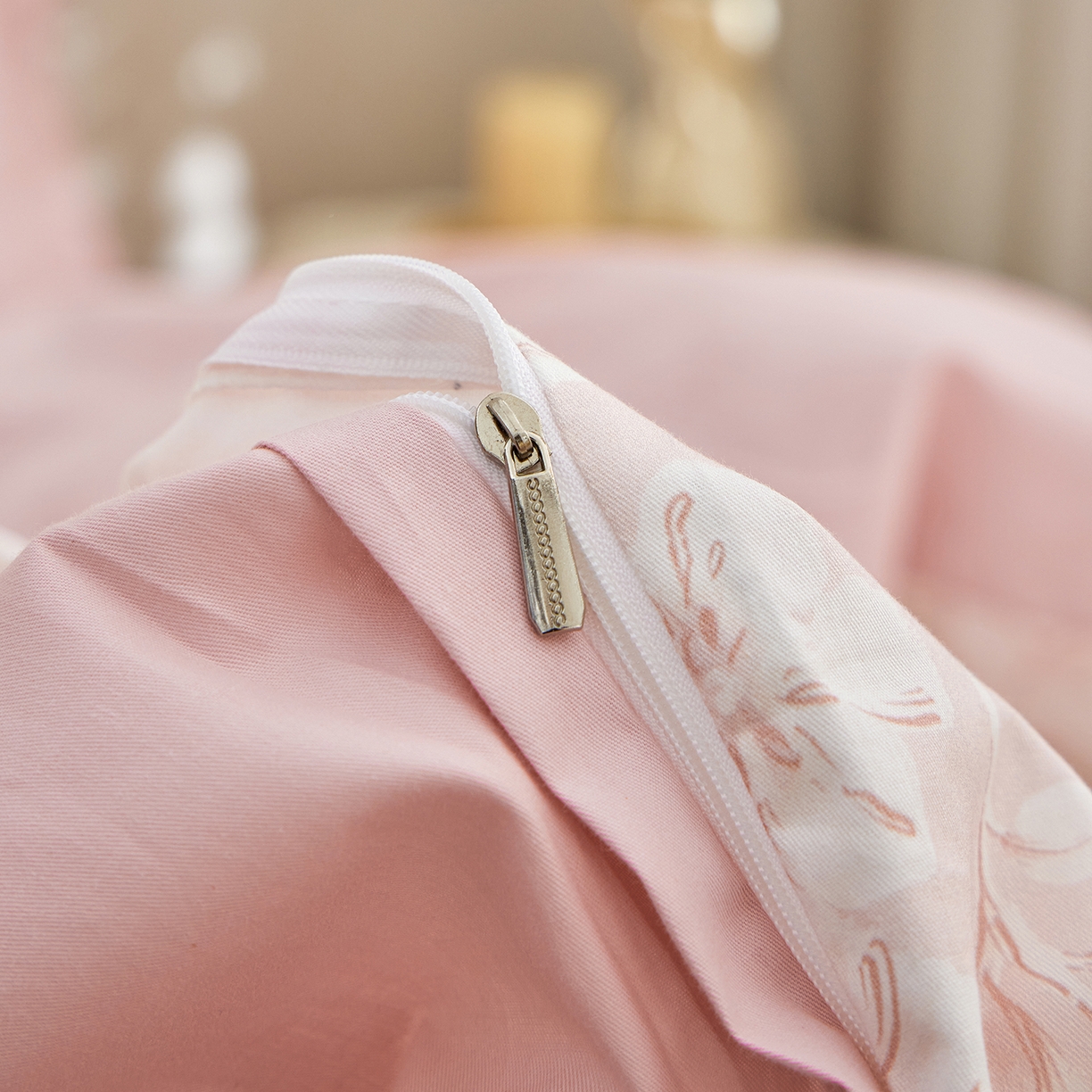 91家纺网 家纺一手货源 找家纺 元元家居（元元被业） 2026新款全棉纯棉13372床盖款四件套-印花款 婉约