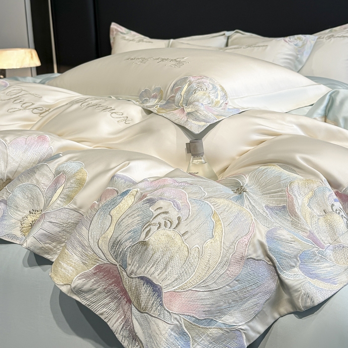 91家纺网 家纺一手货源 找家纺 润锦云 2026新款高支高密刺绣四件套-花溪系列 花溪-奶昔白＋蓝