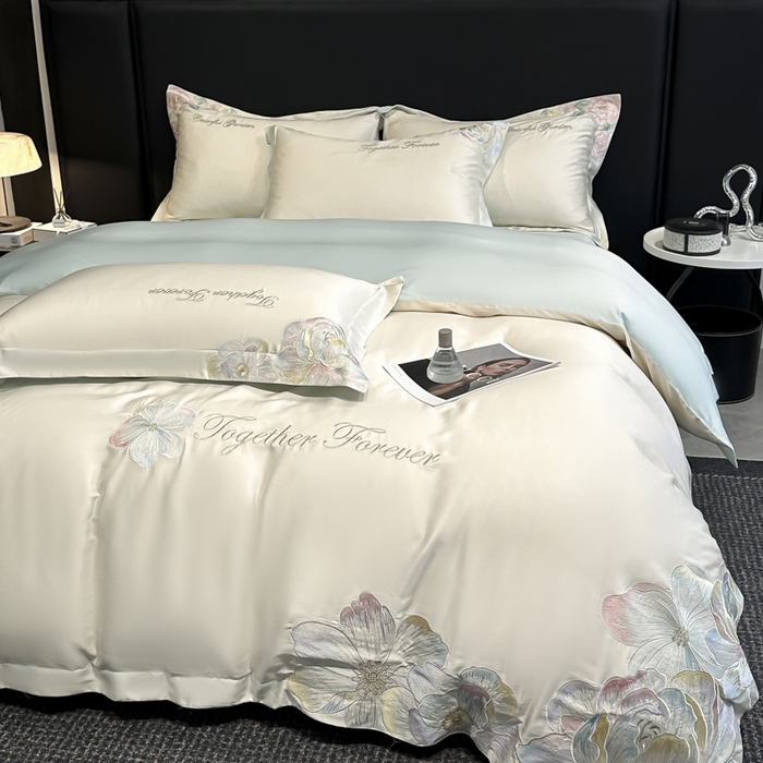 91家纺网 家纺一手货源 找家纺 润锦云 2026新款高支高密刺绣四件套-花溪系列 花溪-奶昔白＋蓝