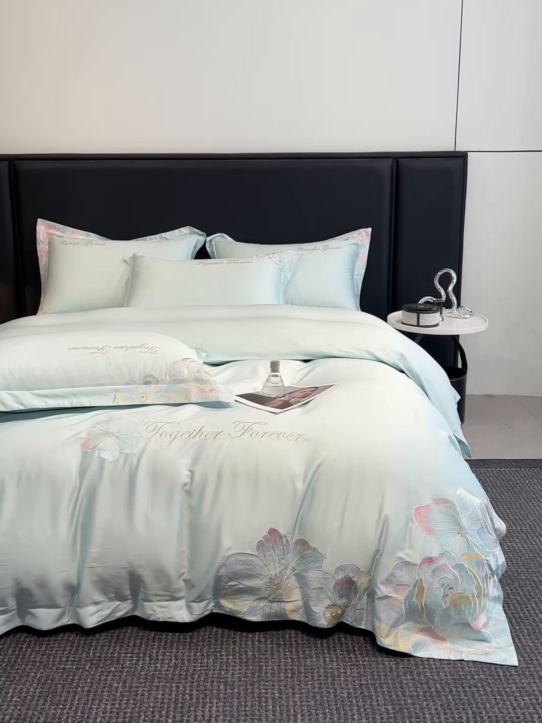 91家纺网 家纺一手货源 找家纺 润锦云 2026新款高支高密刺绣四件套-花溪系列 花溪-天空蓝