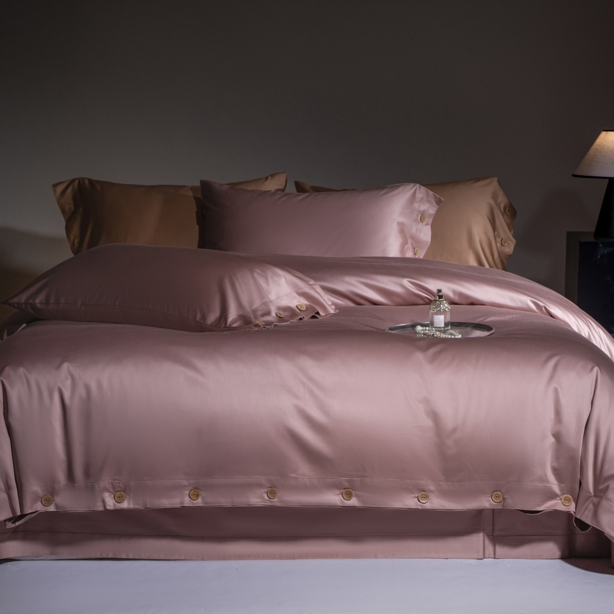 91家纺网 家纺一手货源 找家纺 （总）芯丝路家纺 2026新款100支进口天丝棉纯色纽扣款四件套-寐