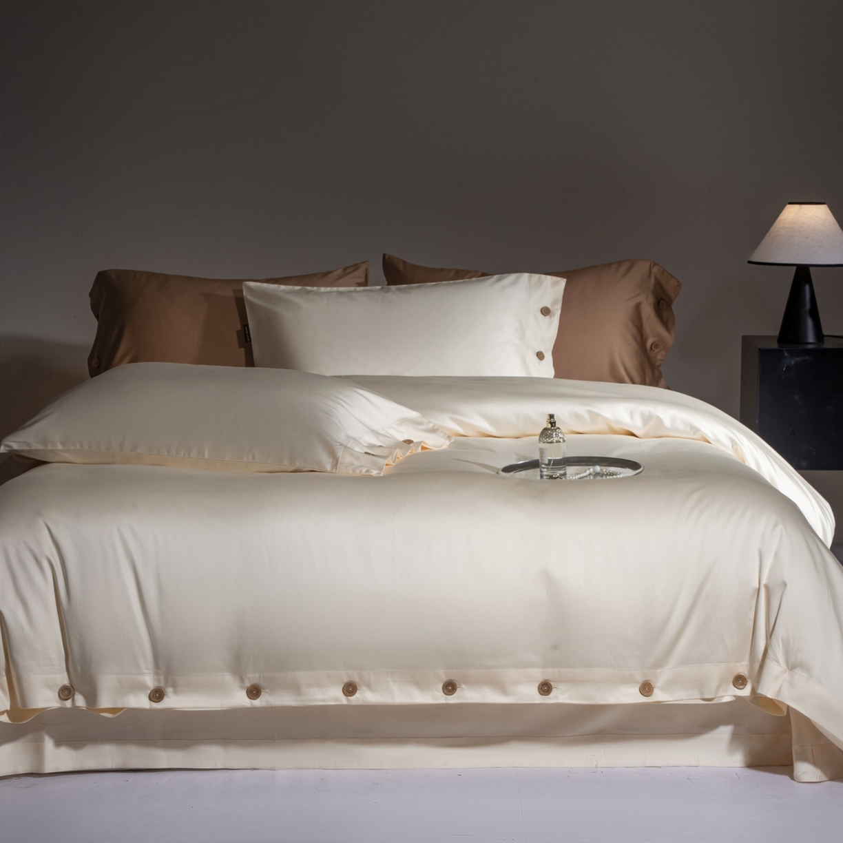 91家纺网 家纺一手货源 找家纺 （总）芯丝路家纺 2026新款100支进口天丝棉纯色纽扣款四件套-寐