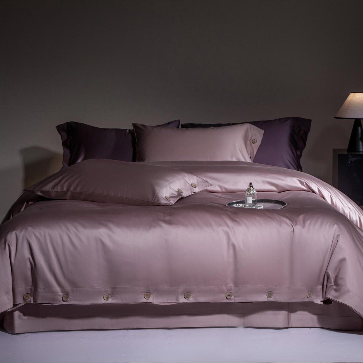 91家纺网 家纺一手货源 找家纺 （总）芯丝路家纺 2026新款100支进口天丝棉纯色纽扣款四件套-寐