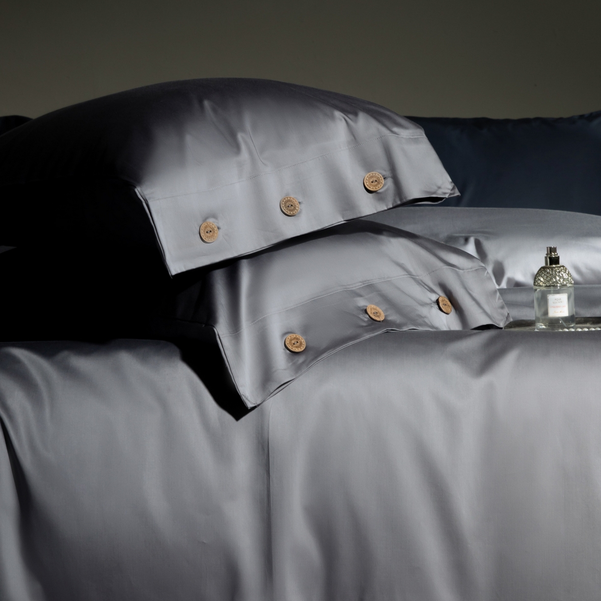 91家纺网 家纺一手货源 找家纺 （总）芯丝路家纺 2026新款100支进口天丝棉纯色纽扣款四件套-寐