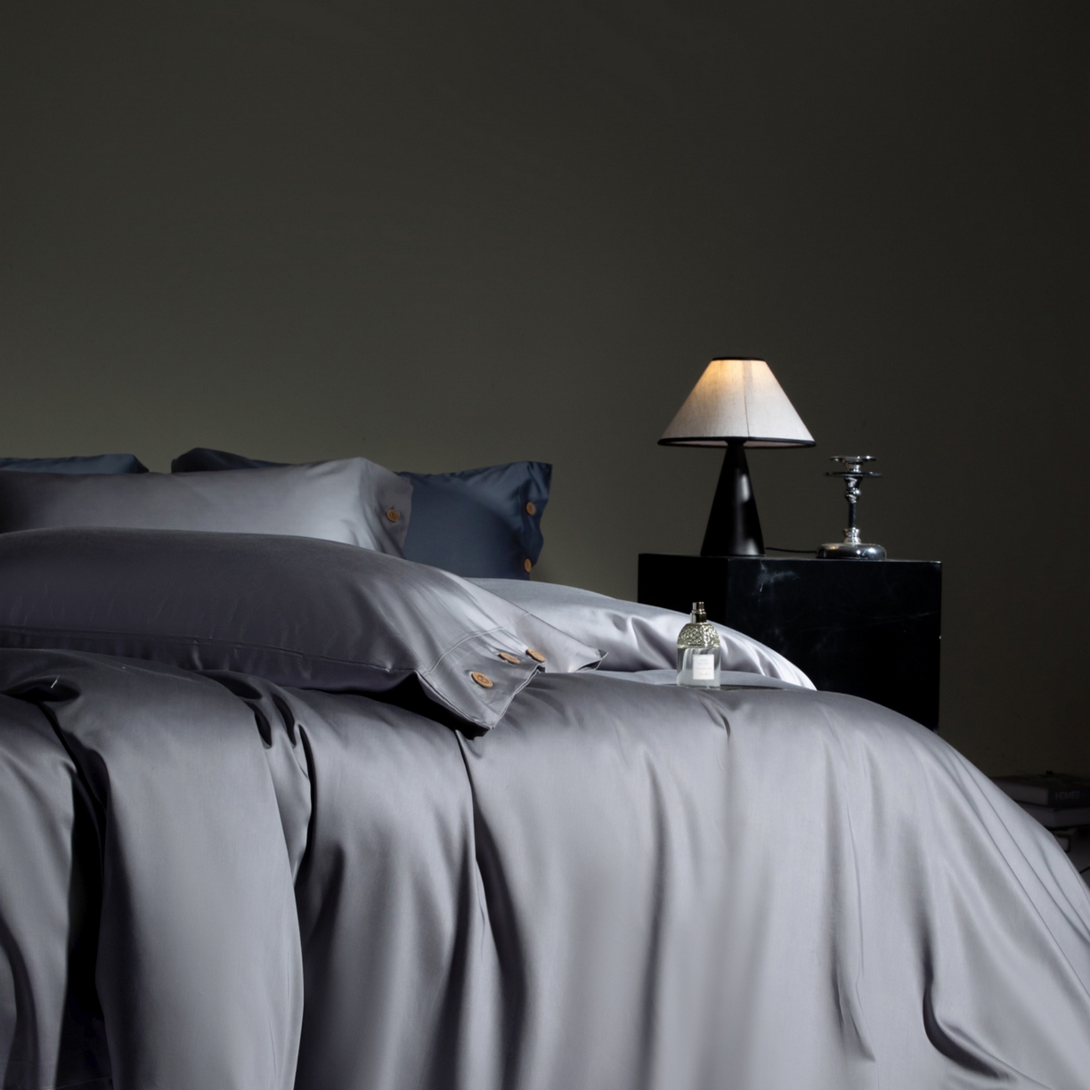 91家纺网 家纺一手货源 找家纺 （总）芯丝路家纺 2026新款100支进口天丝棉纯色纽扣款四件套-寐