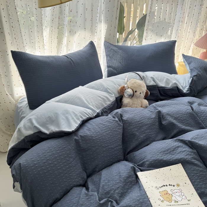 91家纺网 家纺一手货源 找家纺 雨帆家纺 2026新款时尚双拼泡芙纱四件套系列 泡芙纱深蓝+蓝