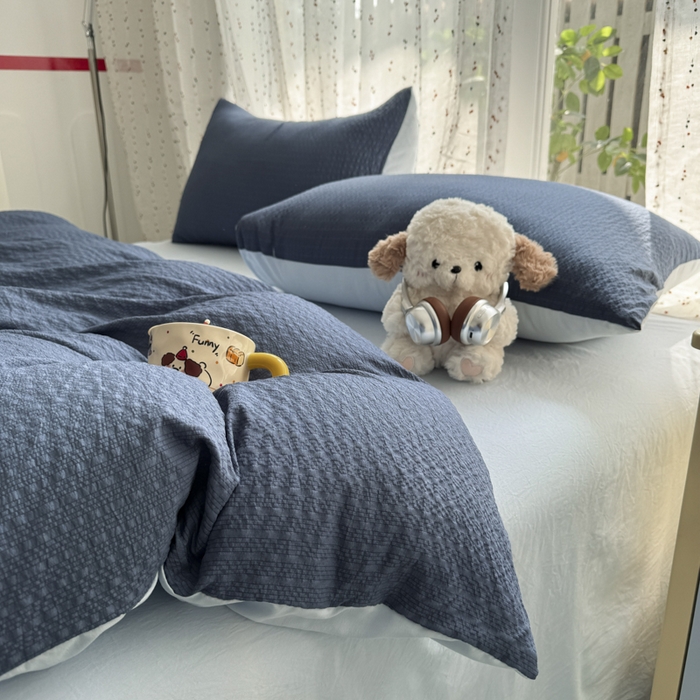 91家纺网 家纺一手货源 找家纺 雨帆家纺 2026新款时尚双拼泡芙纱四件套系列 泡芙纱深蓝+蓝