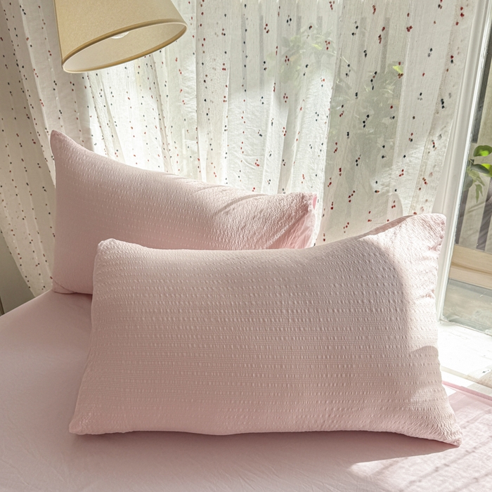 91家纺网 家纺一手货源 找家纺 雨帆家纺 2026新款时尚双拼泡芙纱四件套系列 泡芙纱粉+粉