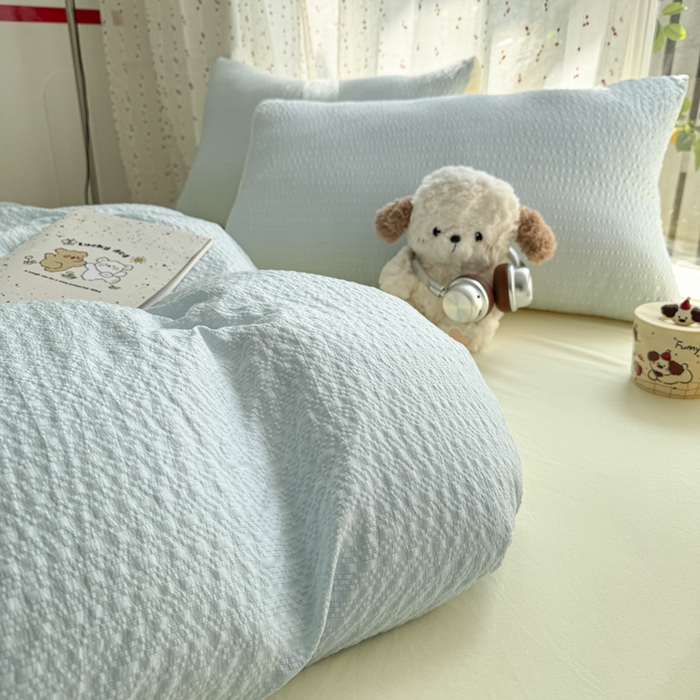 91家纺网 家纺一手货源 找家纺 雨帆家纺 2026新款时尚双拼泡芙纱四件套系列 泡芙纱蓝+芝士